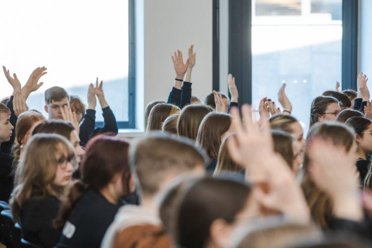 Tauragėje vyko išskirtinės pamokos su Robertu Petrausku – „Įsikrauk žiniomis!”