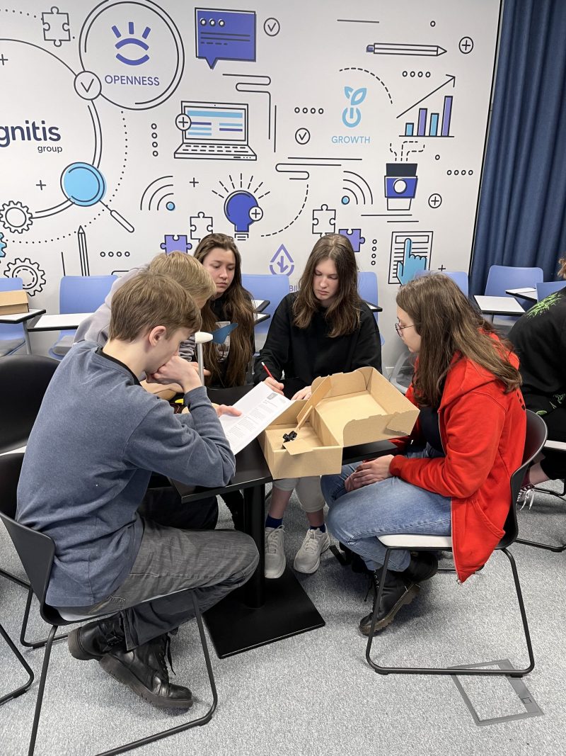  Moksleivių vizitas „Ignitis grupės“ biure: galimybė su energetikų darbu susipažinti iš arčiau 