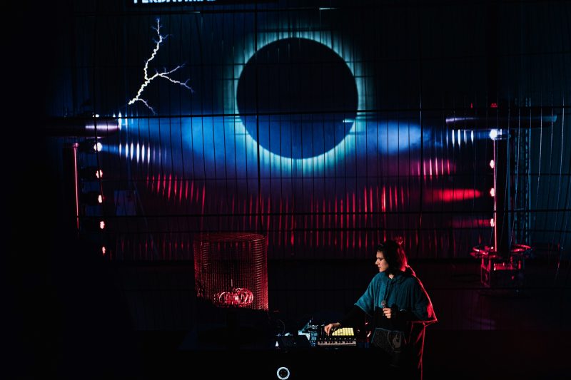  Koncertas ETM Virsmo salėje: MONIKAZE LIVE x TESLA