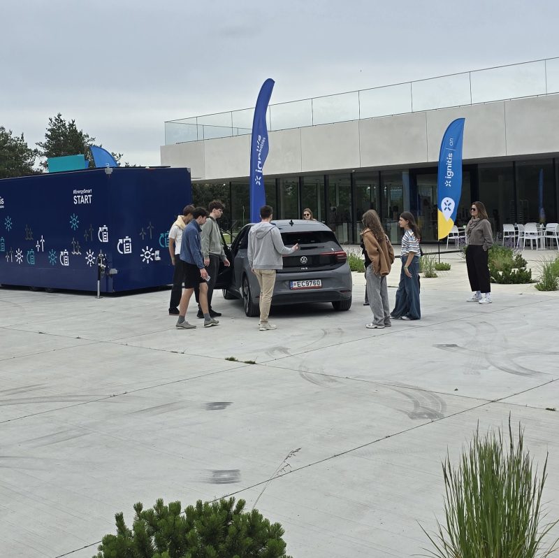  „Ignitis ON“ elektromobilių varžybų startą Kaune lydėjo moksleivių edukacijos Mokslo saloje 