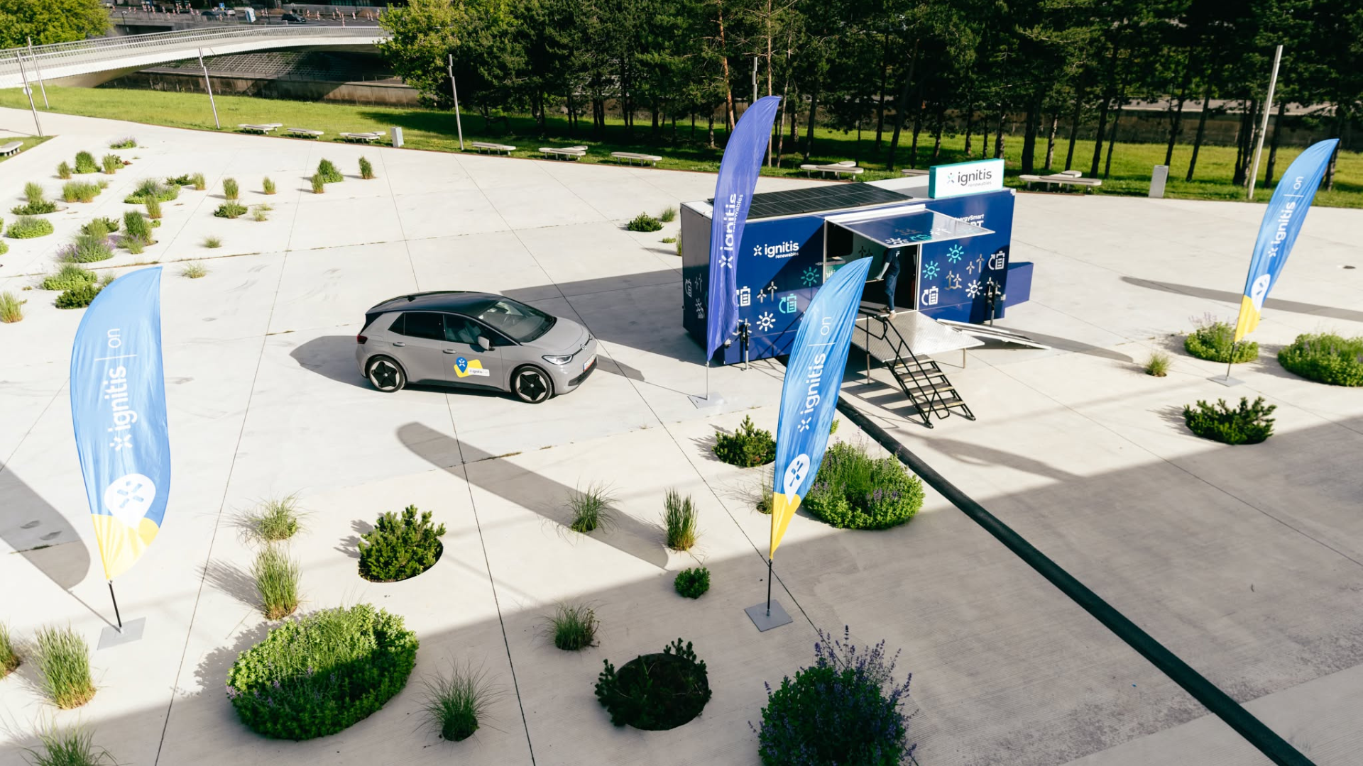 „Ignitis ON“ elektromobilių varžybų startą Kaune lydėjo moksleivių edukacijos Mokslo saloje 
