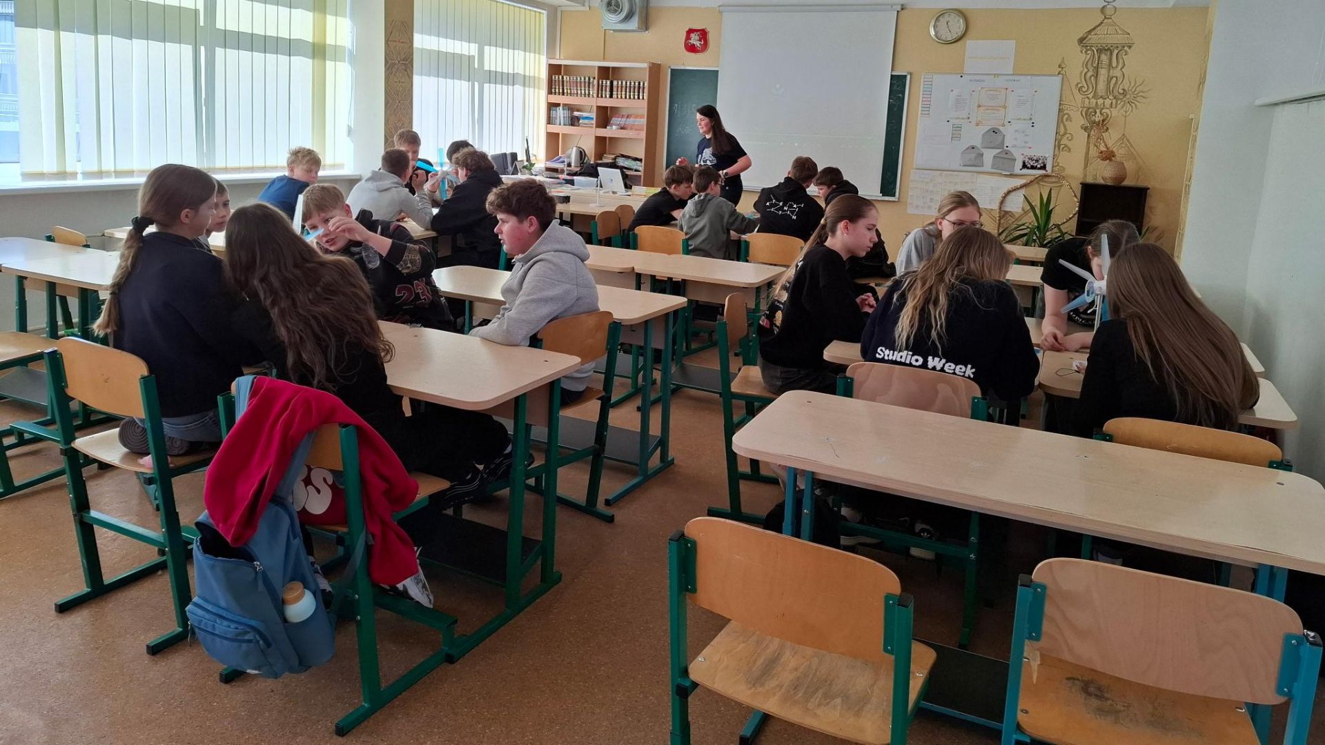 Auga jaunimui skirtų energetikos edukacijų mastas: per mokslo metus surengta apie 370 pamokų